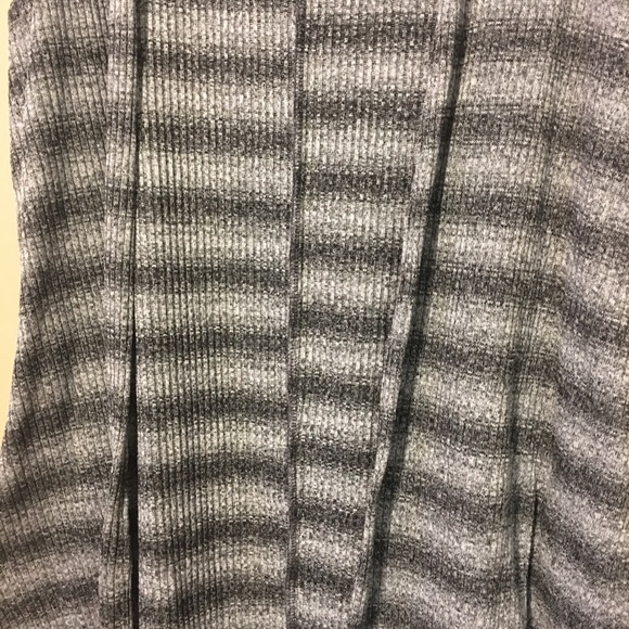 Ribbed Pocketed Vest - Picture 2 of 2